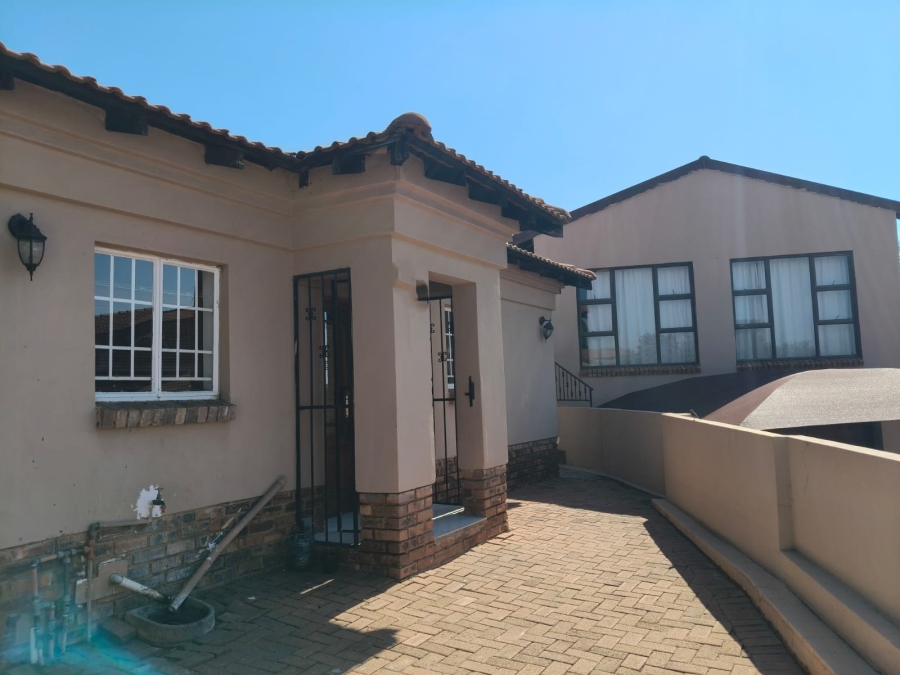 3 Bedroom Property for Sale in Safari Gardens North West